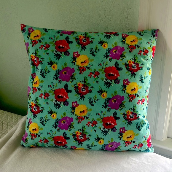 Vintage Floral fabric pillow 16x16 aqua blue with zipper and new insert. - Picture 4 of 4